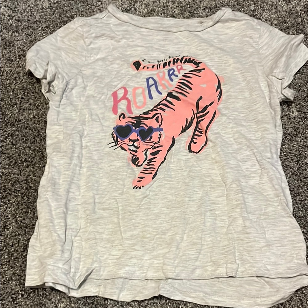 OshKosh B'gosh Gray Tee with Pink Tiger Graphic